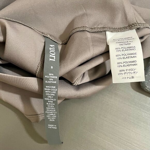 Vuori Evolve leggings in Smoke New! - Picture 5 of 11